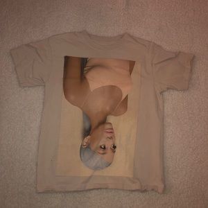 SIZE XS ARIANA GRANDE TEE